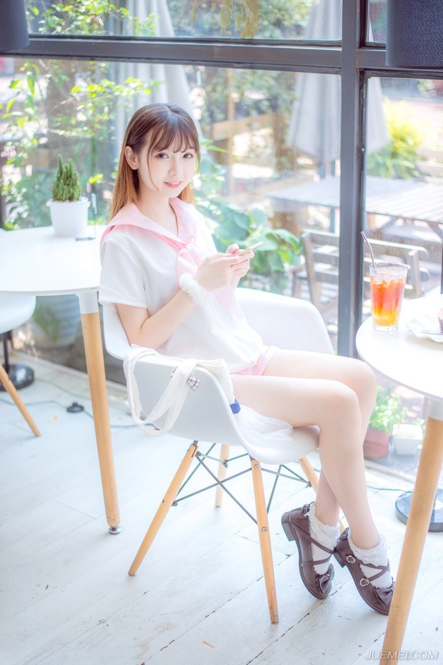 “周瑜一死，这所谓的联盟也就成了一个笑话。”吕布敲了敲桌子，看向贾诩笑道：“文和，你说我们下一步该怎么做？”