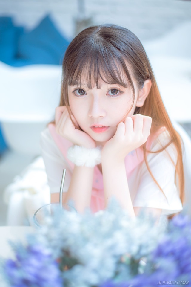 “呃~”